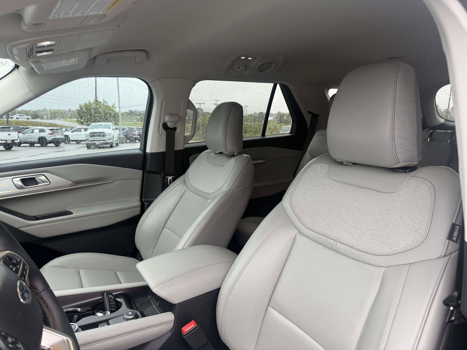 Used 2025 Ford Explorer Active w/ Active Comfort Package RWD image 10