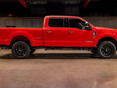 Used 2017 Ford F250 Lariat w/ Chrome Package image 10