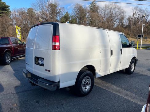 Used 2019 GMC Savana 2500 w/ Enhanced Convenience Package image 7