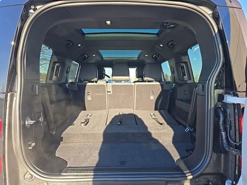 New 2025 Land Rover Defender 130 X-Dynamic SE AWD/4WD image 26
