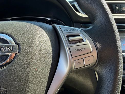 Used 2016 Nissan Rogue SV image 14