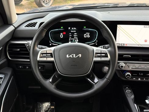 Used 2025 Kia Telluride S FWD image 29
