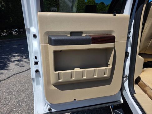 Used 2009 Ford F350 Lariat image 30