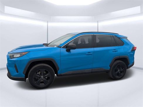 Used 2021 Toyota RAV4 LE image 6