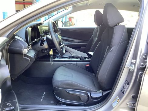 Used 2023 Hyundai Elantra SE FWD image 29