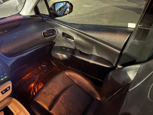 Used 2016 Toyota Prius Four Touring FWD image 25