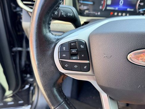 Used 2021 Ford Explorer Limited w/ Equipment Group 301A AWD/4WD image 17