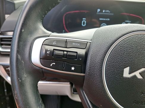 Used 2025 Kia Sportage EX FWD image 17