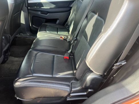 Used 2017 Ford Explorer XLT w/ Equipment Group 202A FWD image 7