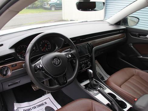 Used 2022 Volkswagen Passat 2.0T FWD image 24