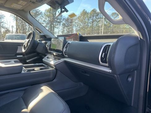 New 2025 Ford Expedition Active image 37