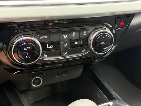 Used 2025 Chevrolet Trax LT w/ Driver Confidence Package FWD image 22