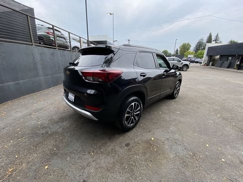 Used 2025 Chevrolet TrailBlazer LT AWD/4WD image 6