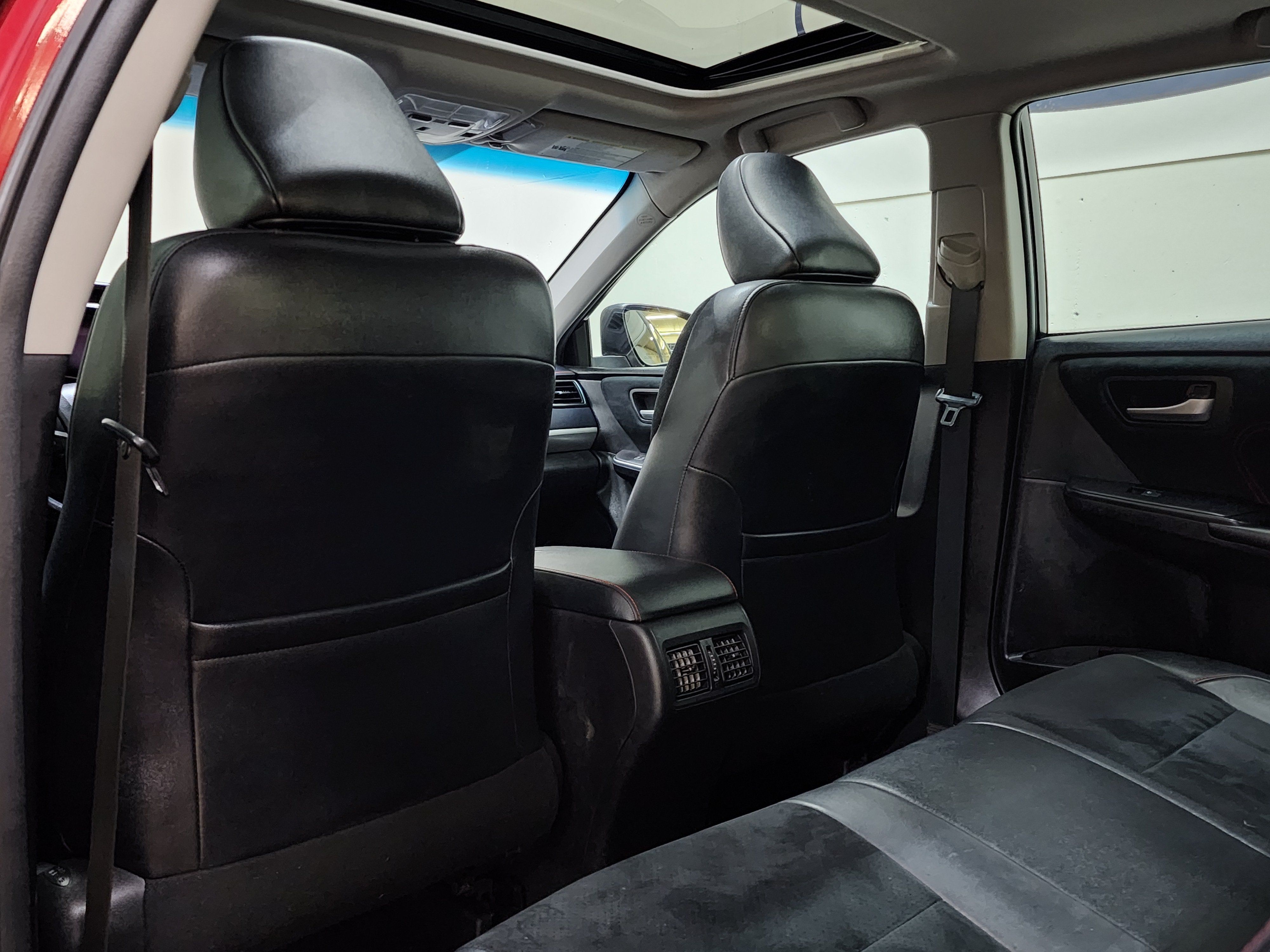 Used 2016 Toyota Camry XSE w/ Moonroof Package FWD image 16