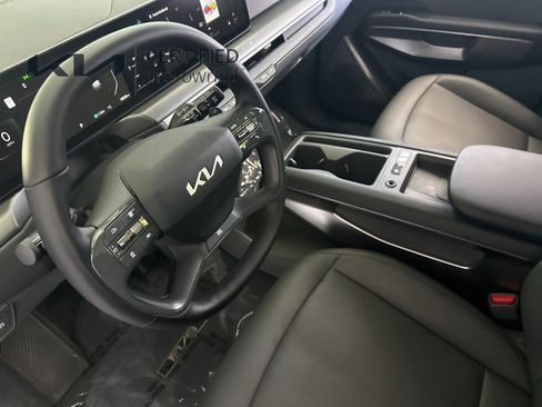 Certified 2024 Kia EV9 Light Long Range RWD image 11