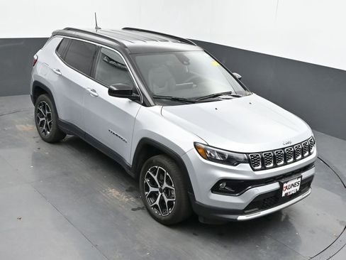 Used 2025 Jeep Compass Limited AWD/4WD image 37