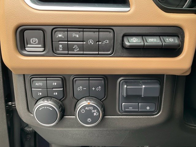Used 2021 Chevrolet Tahoe Premier w/ Premium Package AWD/4WD image 11