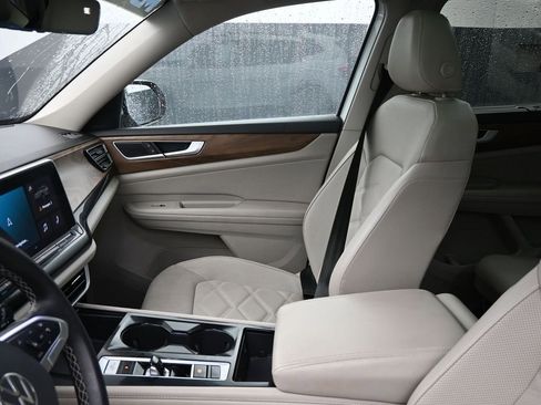 Used 2024 Volkswagen Atlas SE w/ Panoramic Sunroof Package image 25