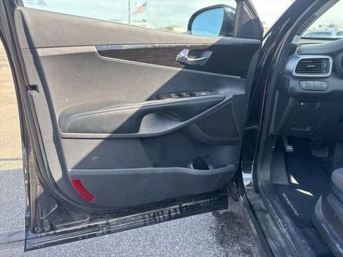Used 2019 Kia Sorento L image 9