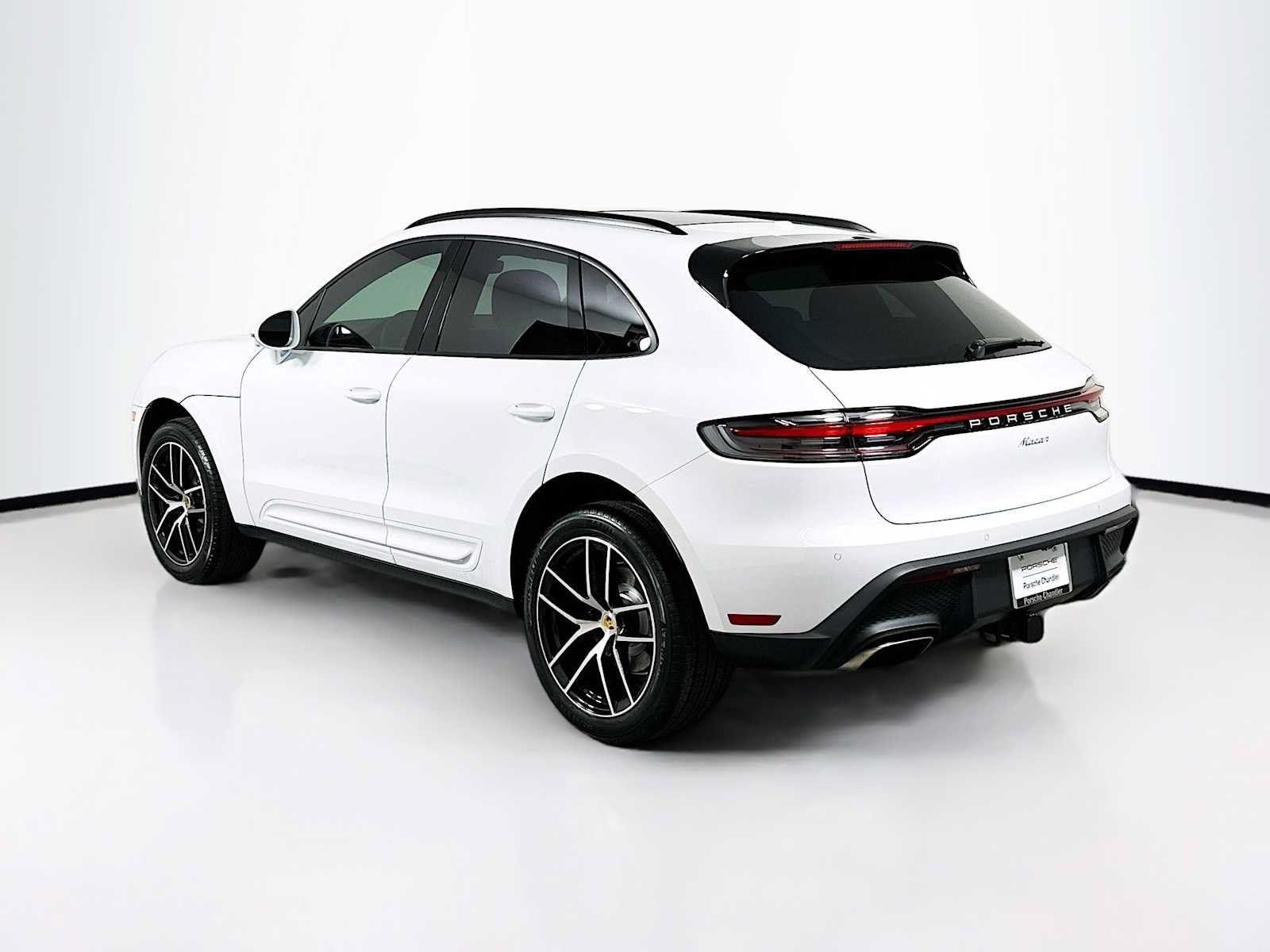 Used 2026 Porsche Macan AWD/4WD image 3