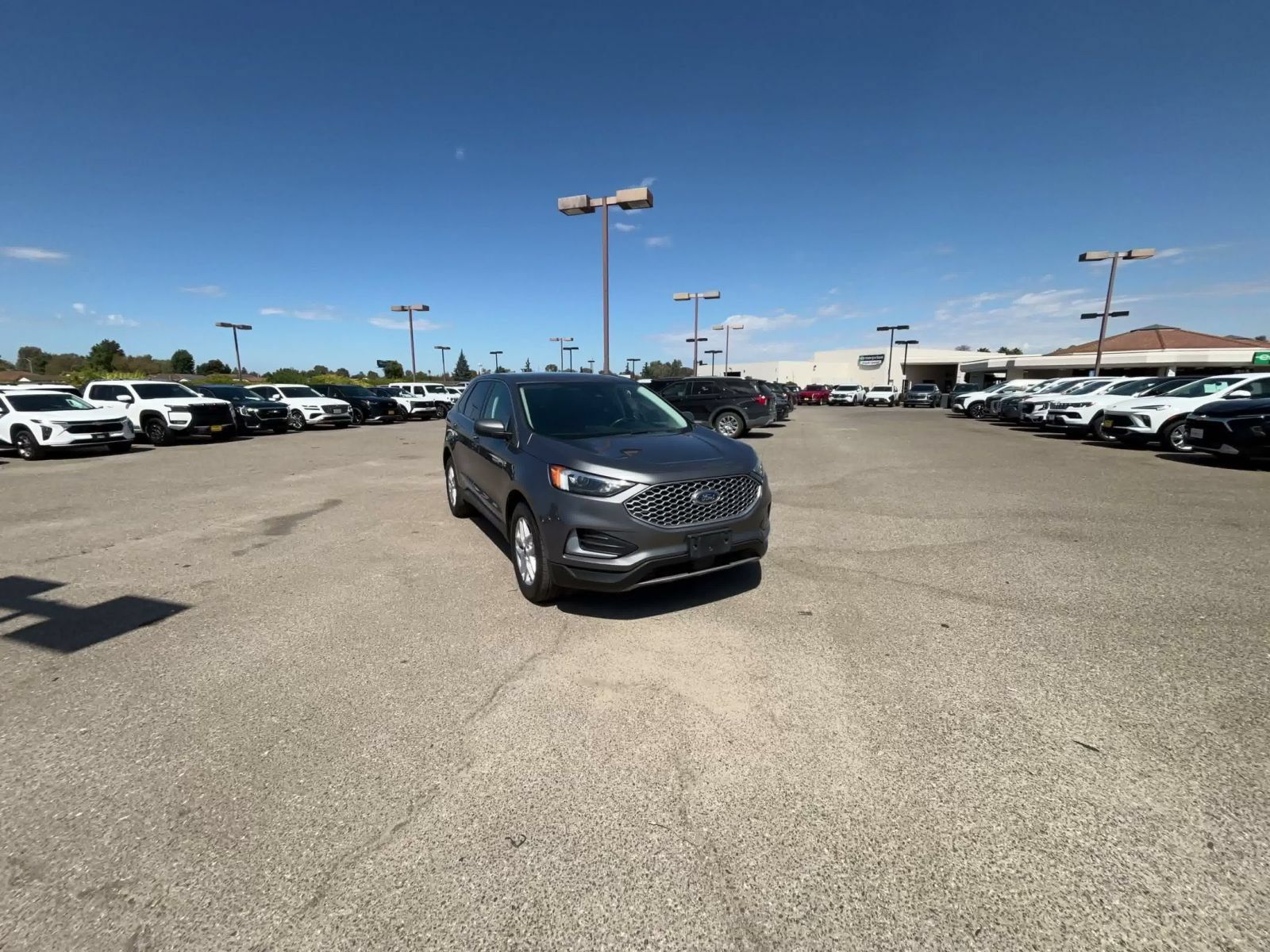 Used 2024 Ford Edge SEL AWD/4WD image 3
