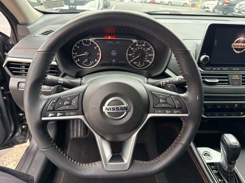 Used 2022 Nissan Altima 2.5 SR w/ Midnight Edition Package image 17