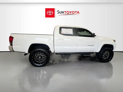 Used 2020 Toyota Tacoma SR5 RWD image 2