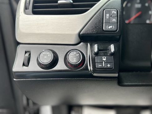 Used 2016 GMC Yukon XL SLT w/ Open Road Package image 14