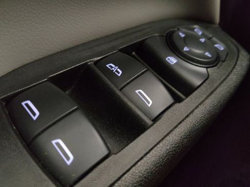 Used 2021 Chevrolet Equinox LS FWD image 27