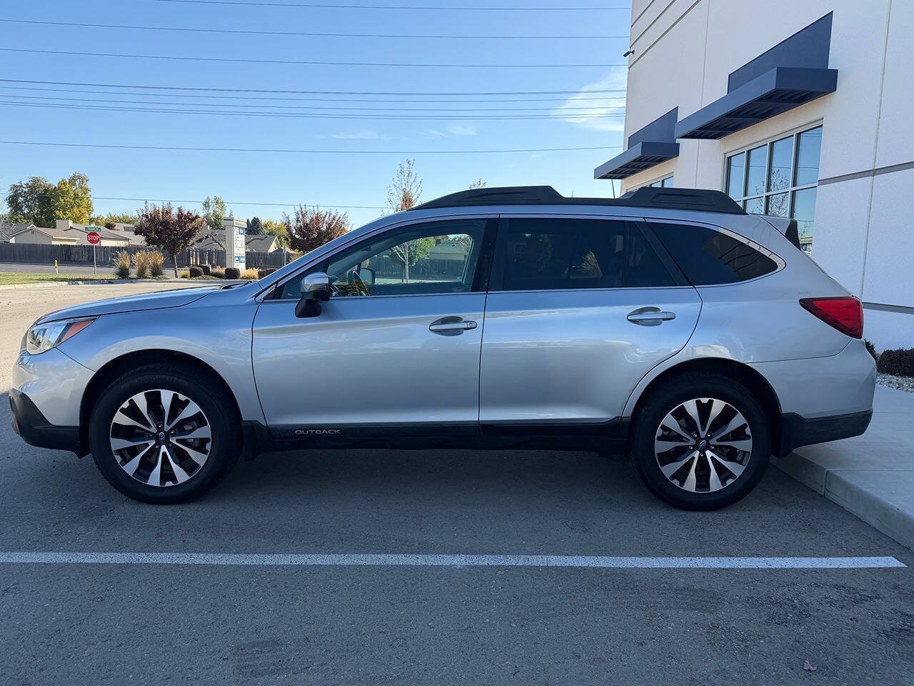 Used 2017 Subaru Outback 2.5i Limited AWD/4WD image 8