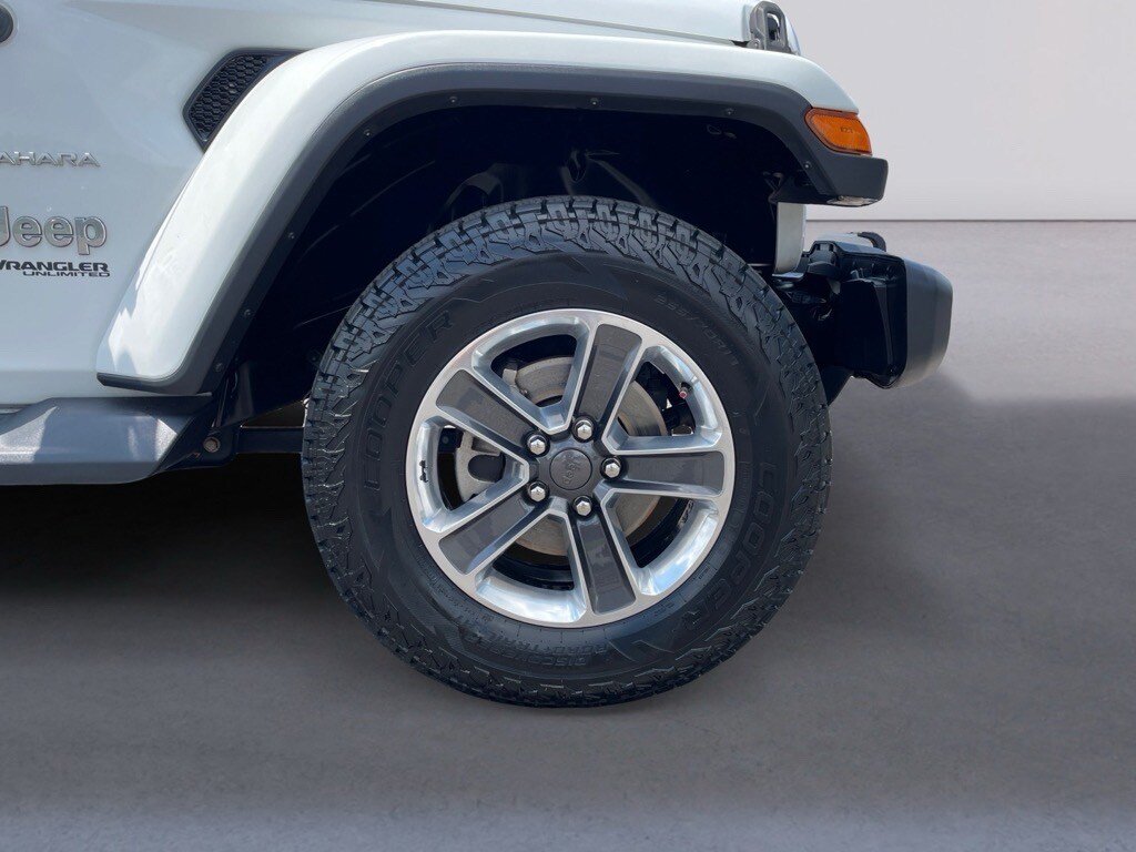 Used 2018 Jeep Wrangler Unlimited Sahara AWD/4WD image 9