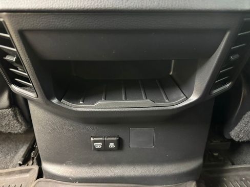Used 2024 Toyota Tundra Limited AWD/4WD image 19