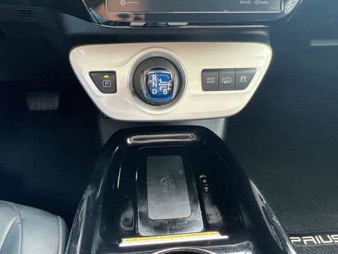 Used 2019 Toyota Prius Prime Premium image 22