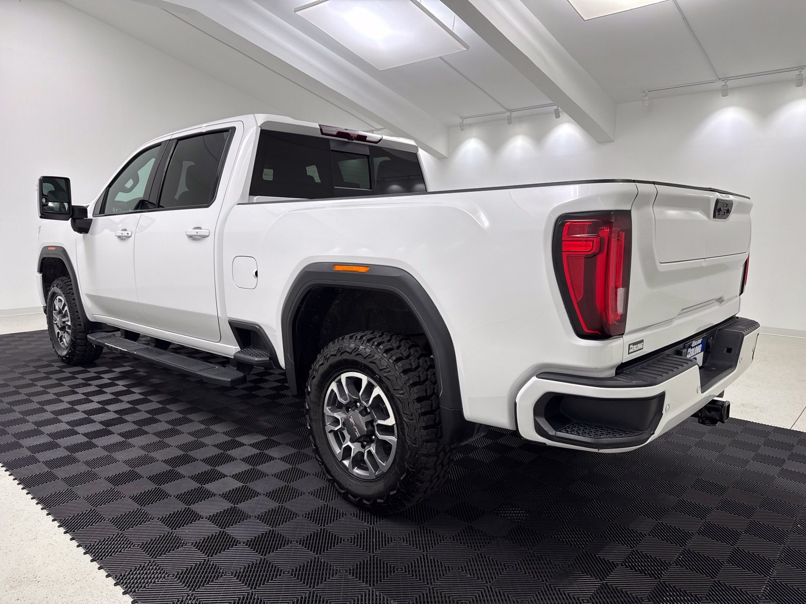 Used 2023 GMC Sierra 2500 AT4 w/ AT4 Preferred Package AWD/4WD image 5
