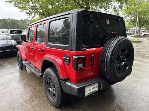 Used 2022 Jeep Wrangler Unlimited Sahara AWD/4WD image 5