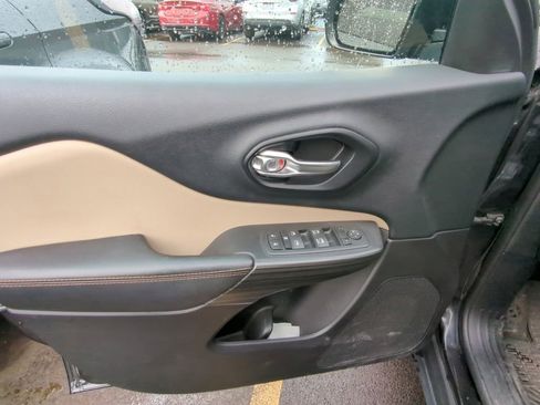 Used 2016 Jeep Cherokee Limited FWD image 8