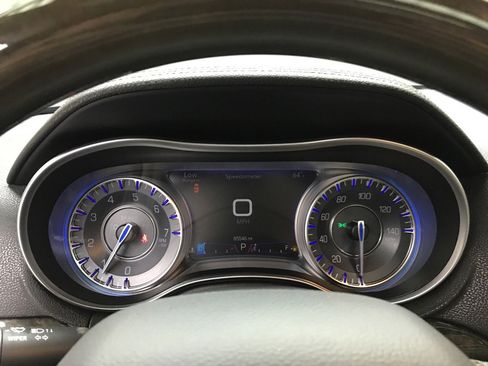 Used 2016 Chrysler 300 C w/ Safetytec Plus Group image 9