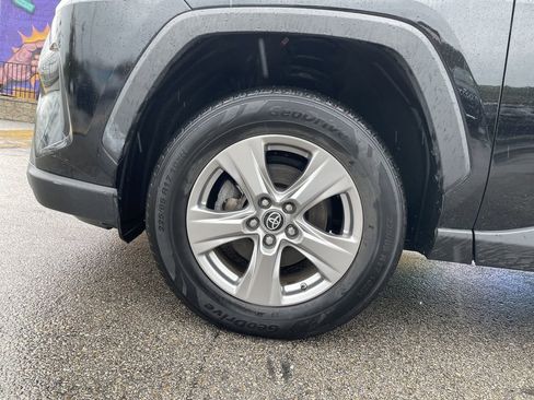 Certified 2022 Toyota RAV4 LE AWD/4WD image 9