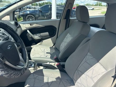 Used 2012 Ford Fiesta SE w/ Super Fuel Economy Pkg FWD image 19