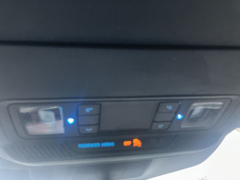 Used 2020 Ford Explorer XLT w/ Equipment Group 202A AWD/4WD image 32