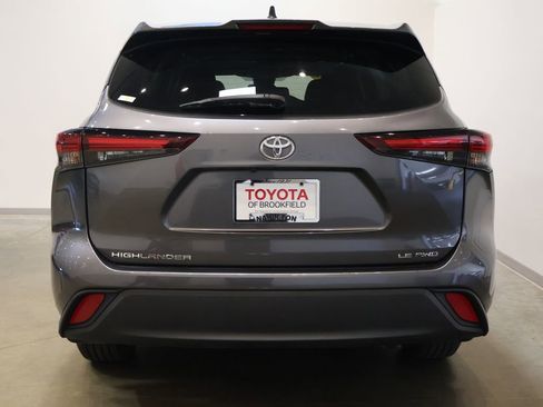 Used 2024 Toyota Highlander LE AWD/4WD image 7