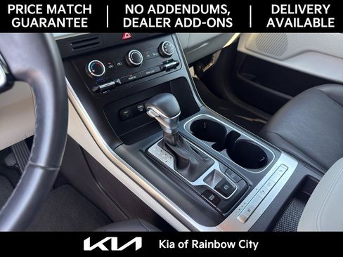 Used 2024 Kia Carnival LX FWD image 10