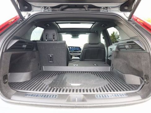 Used 2024 Cadillac XT4 Premium Luxury w/ Cold Weather Package image 31