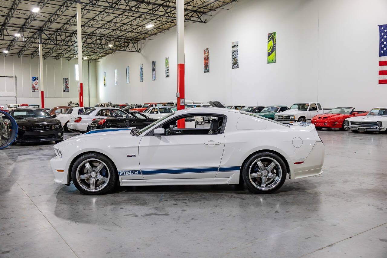 Used 2012 Ford Mustang GT Premium w/ HID Headlamps & Security Pkg RWD image 4