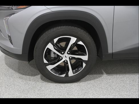 Used 2024 Chevrolet Trax RS w/ Sunroof Package FWD image 21