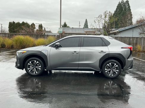 Used 2023 Subaru Solterra AWD image 2