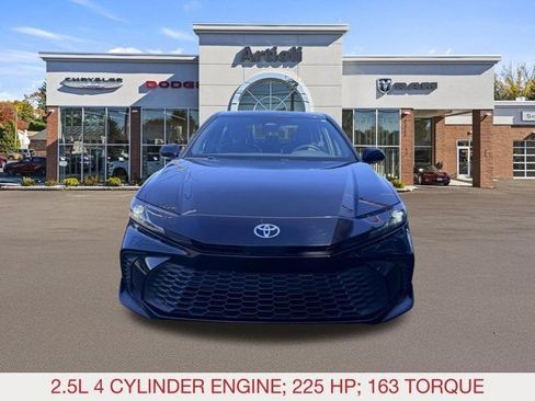 Used 2025 Toyota Camry SE FWD image 2