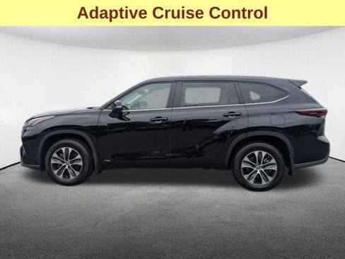 Used 2024 Toyota Highlander XLE AWD/4WD image 9