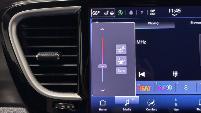 Used 2024 Chrysler Pacifica Limited FWD image 34