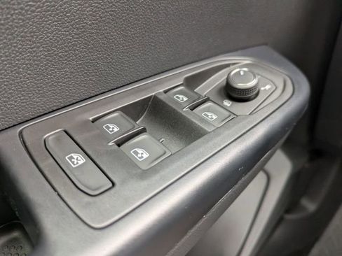 New 2026 Volkswagen Taos SE FWD image 27
